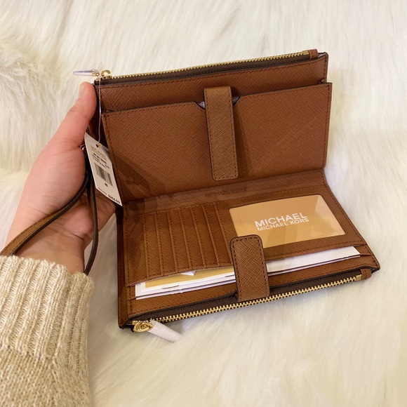 MK DOUBLE ZIP WALLET WRISLET - Picture 4 of 4